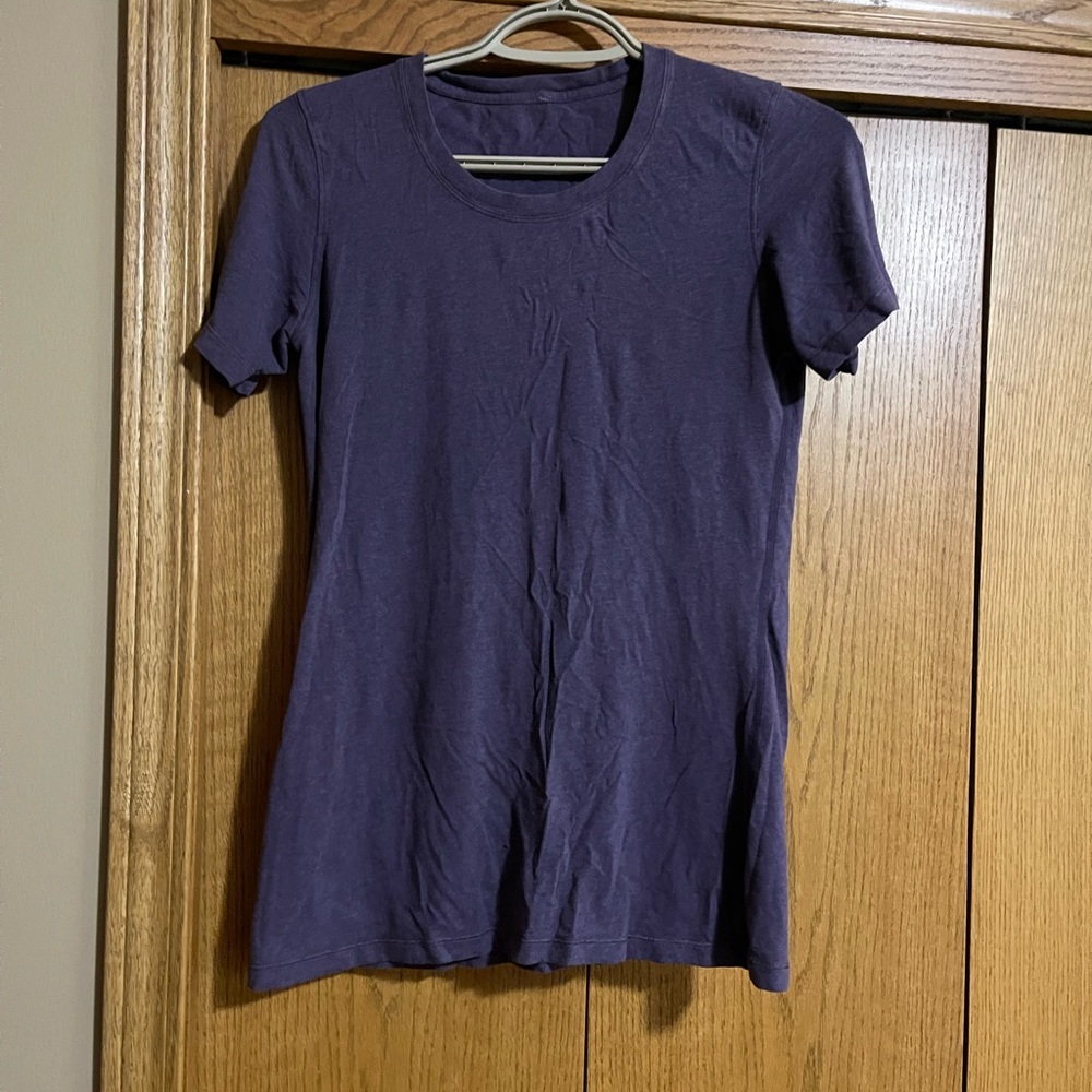 Lululemon Size 8 T Shirt